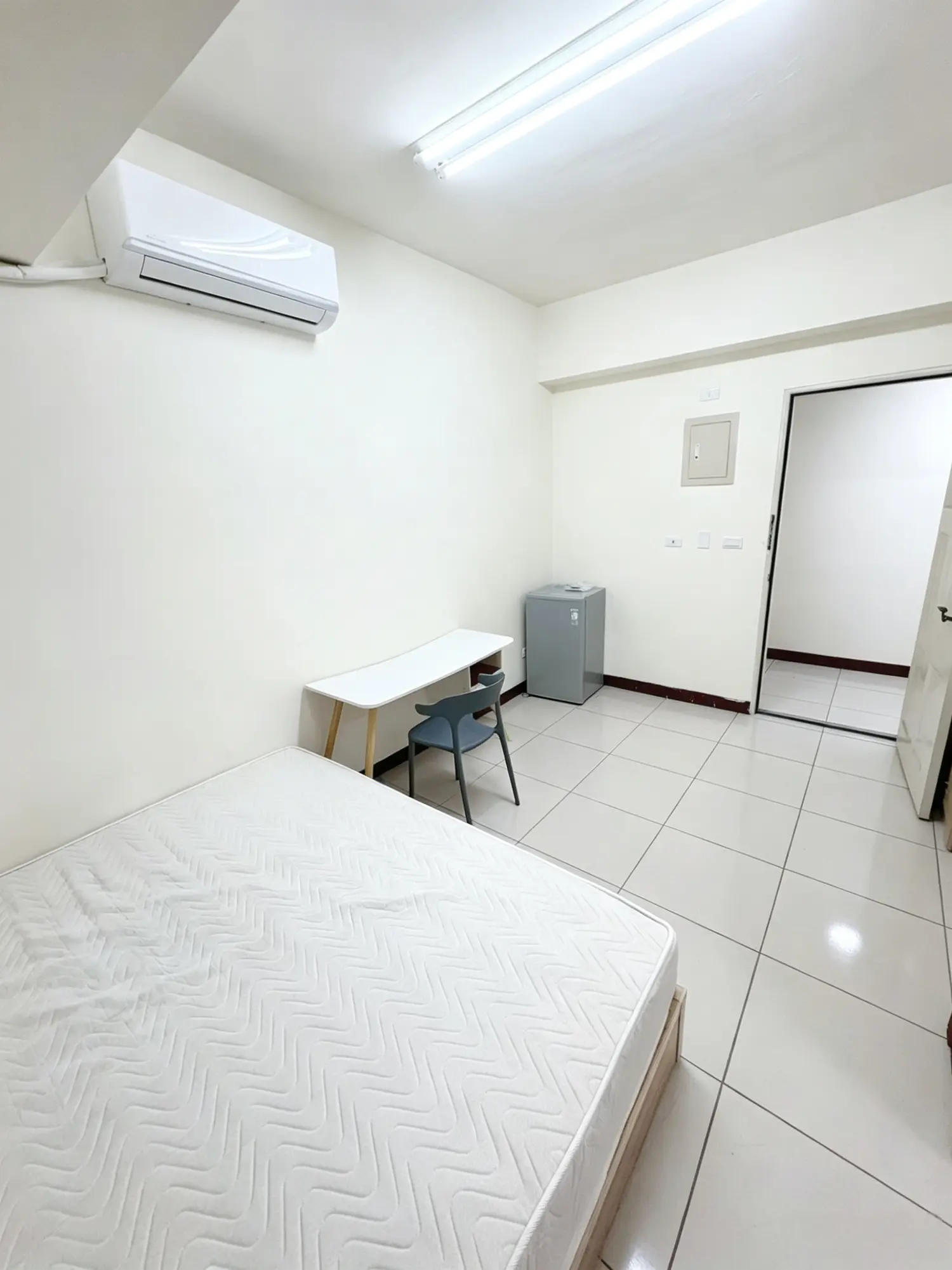 Room for rent in Xitun District, Taichung City | NT$ 6 500 | 5 ping slide 1