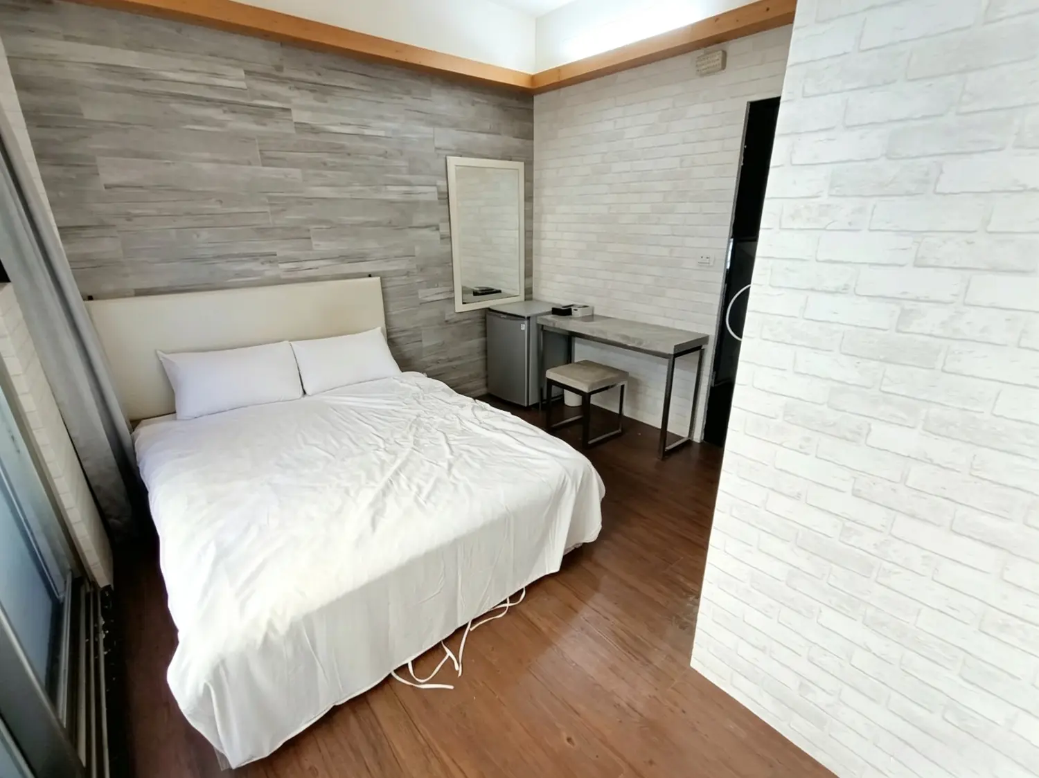 Room for rent in Xitun District, Taichung City | NT$ 7 800 | 5 ping slide 1