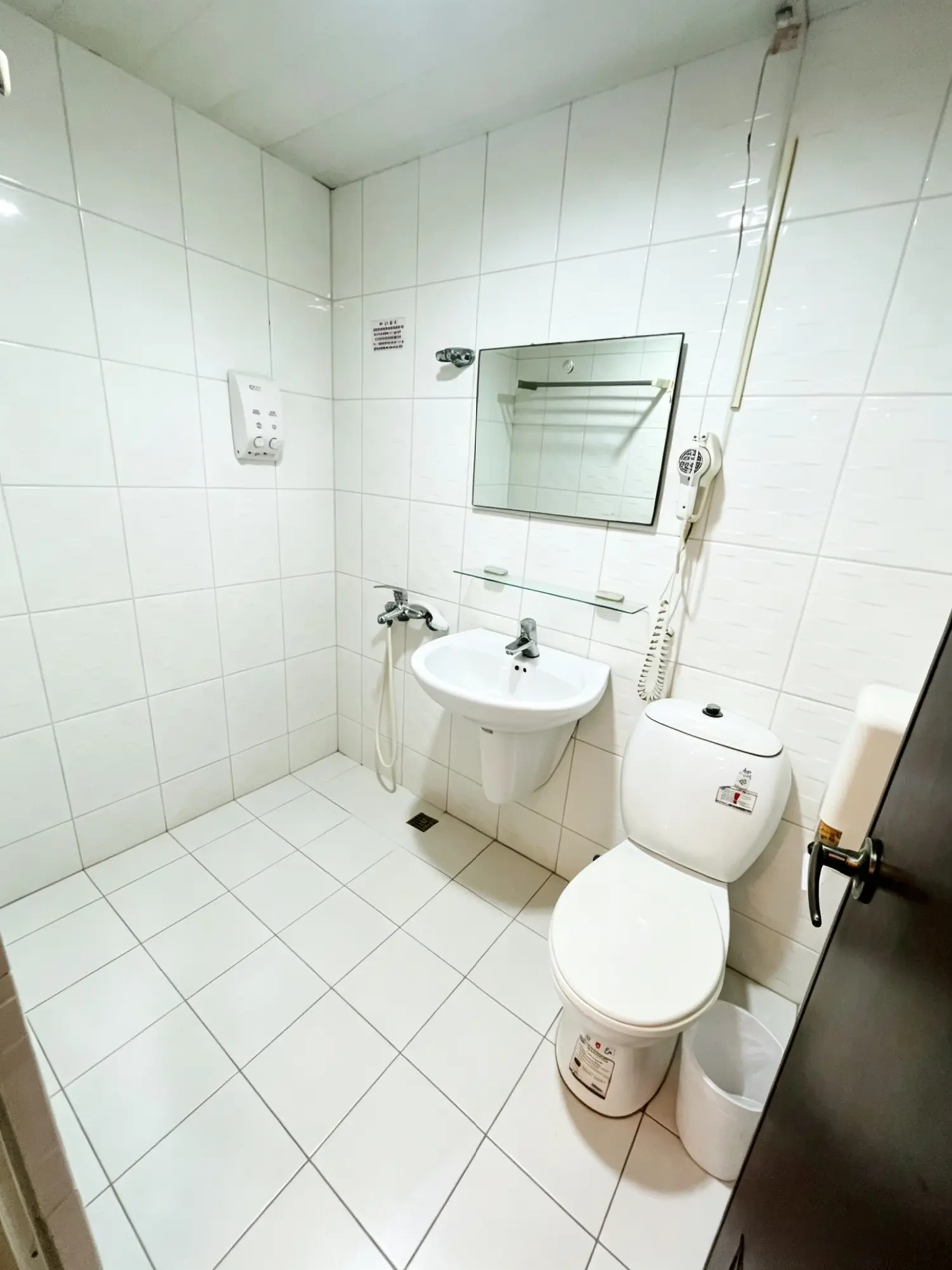 Room for rent in Xitun District, Taichung City | NT$ 8 000 | 5 ping slide 6