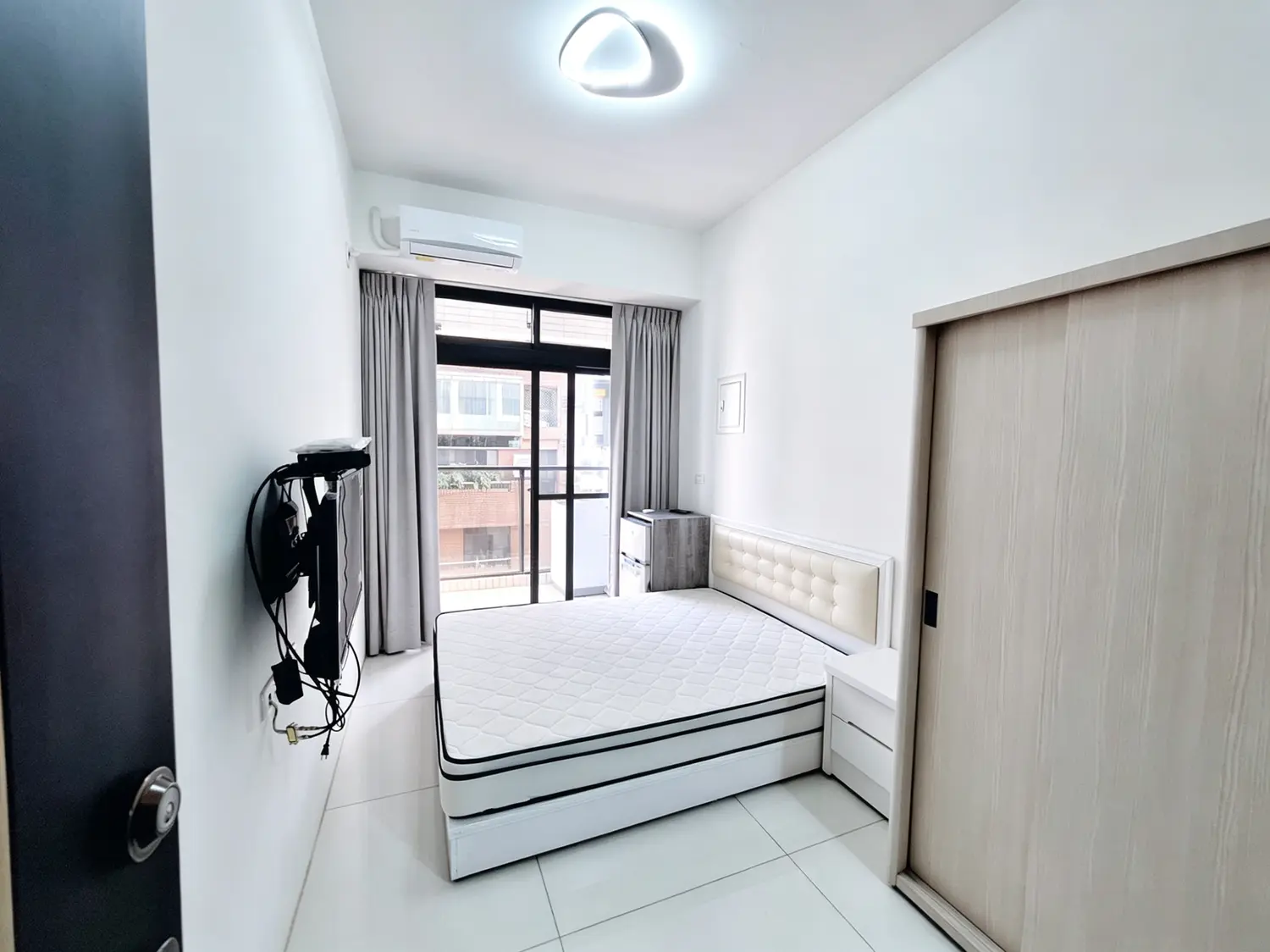 Room for rent in Central District, Taichung City | NT$ 9 500 | 5 ping slide 2
