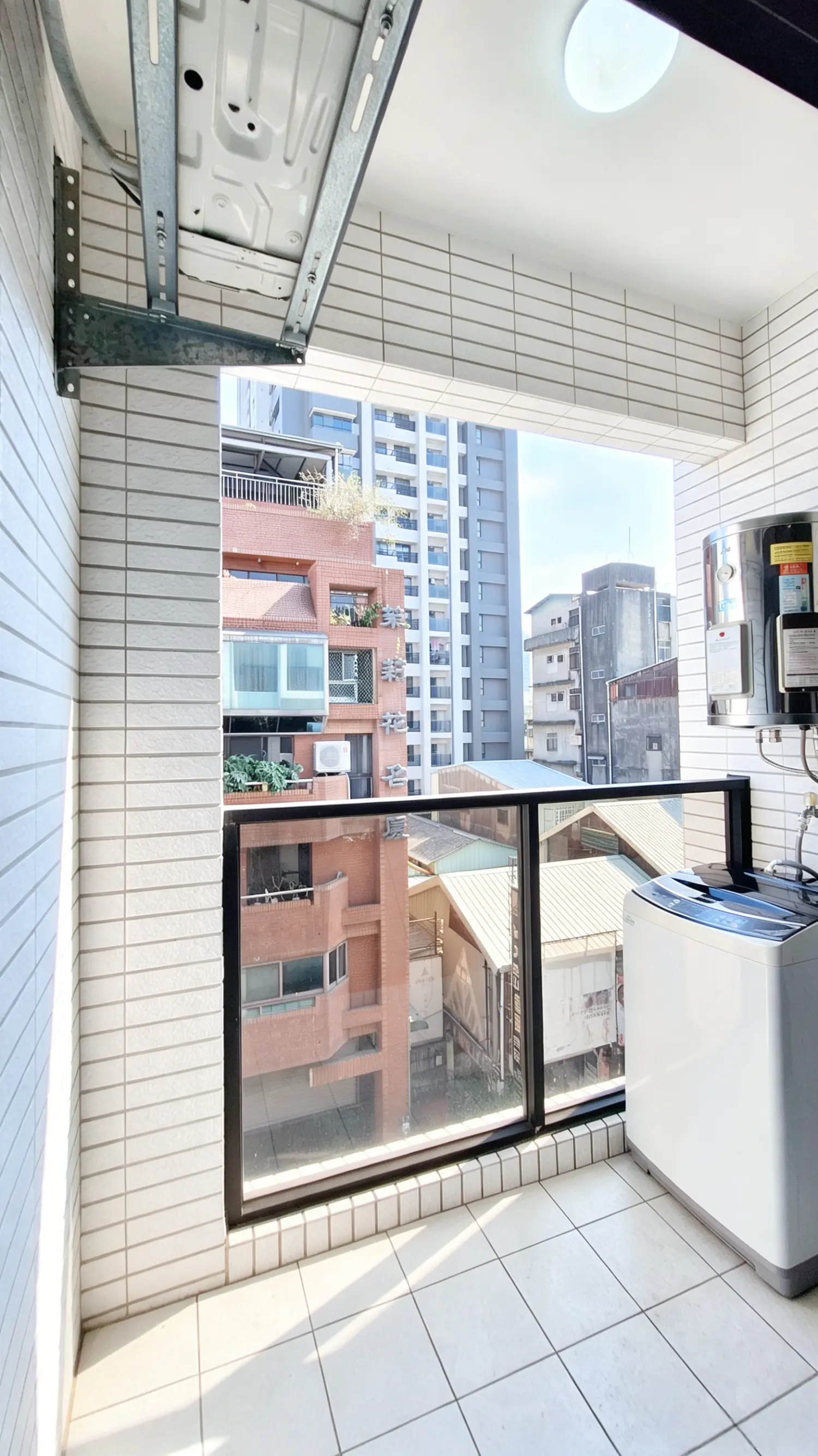 Room for rent in Central District, Taichung City | NT$ 9 500 | 5 ping slide 4