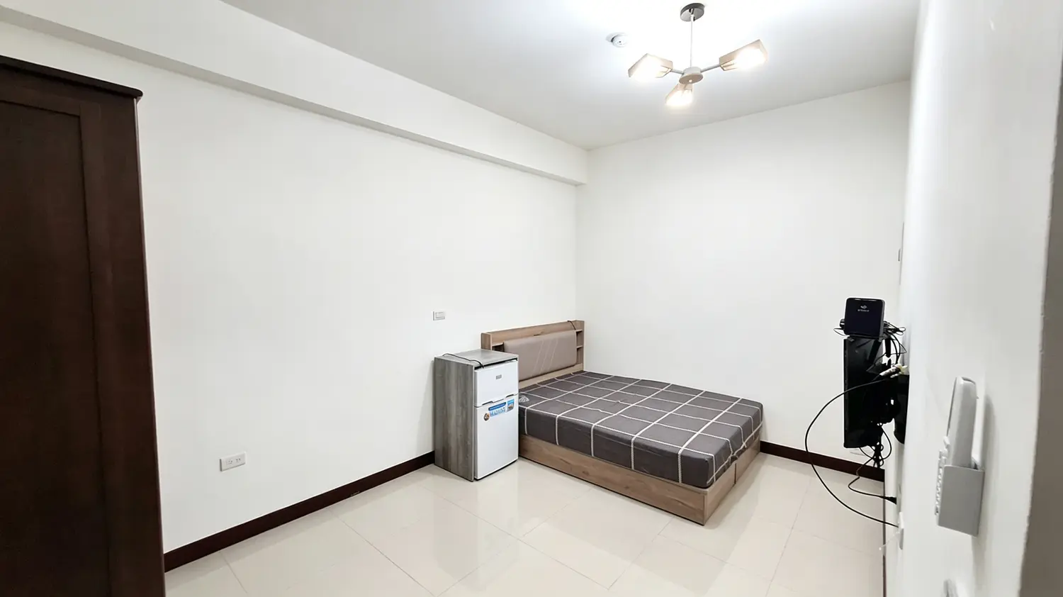 Room for rent in Central District, Taichung City | NT$ 10 500 | 7 ping slide 2