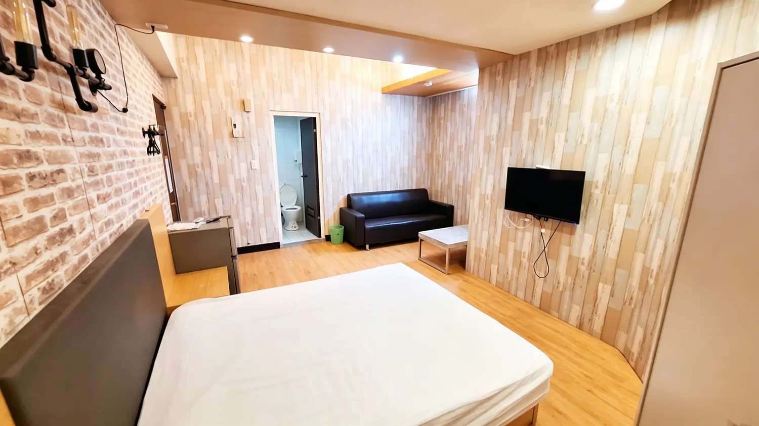 Room for rent in Xitun District, Taichung City | NT$ 7 800 | 5 ping slide 2