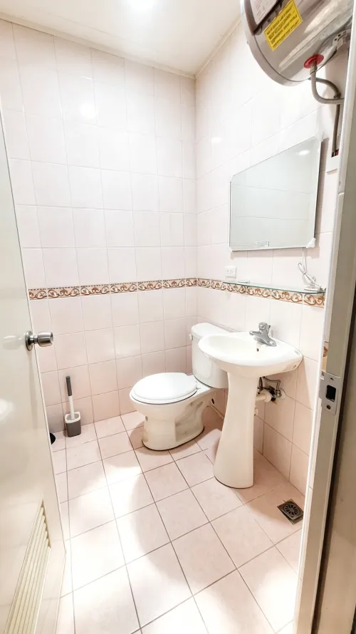 Room for rent in Xitun District, Taichung City | NT$ 5 200 | 5 ping slide 1