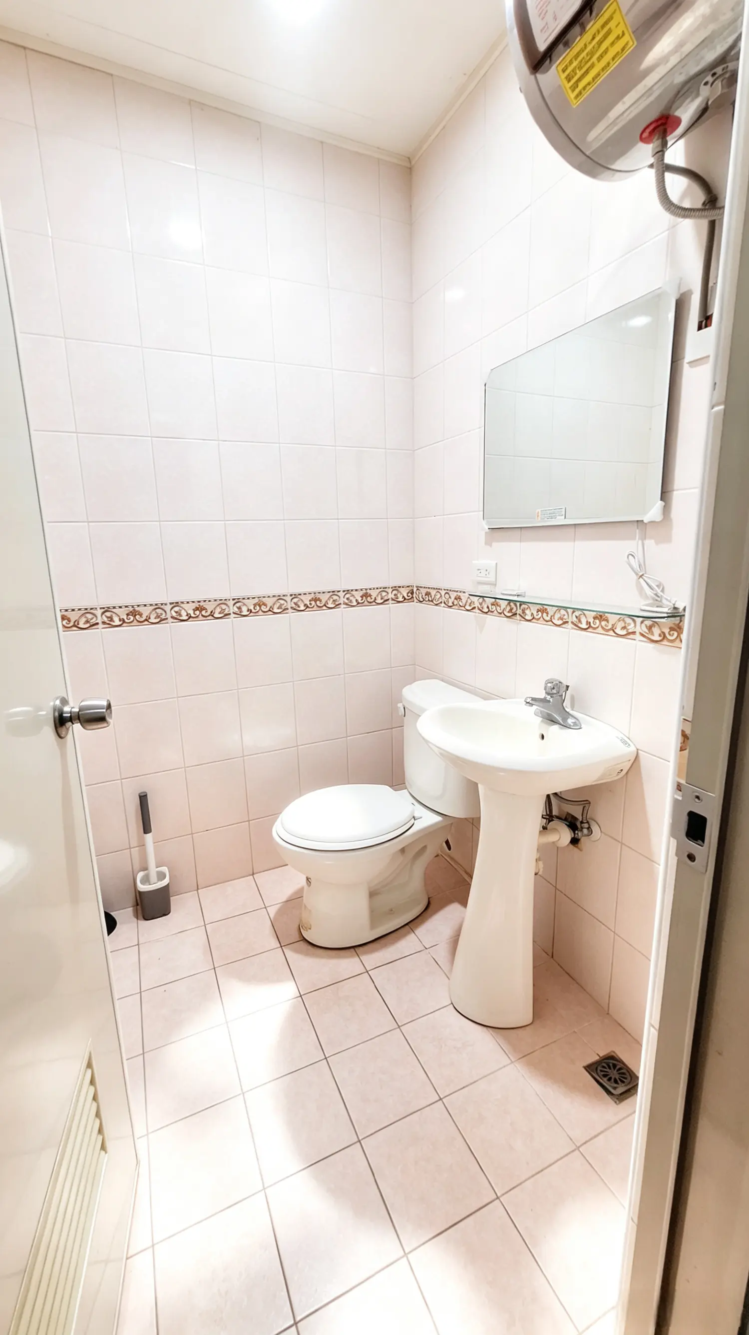 Room for rent in Xitun District, Taichung City | NT$ 5 200 | 5 ping slide 1