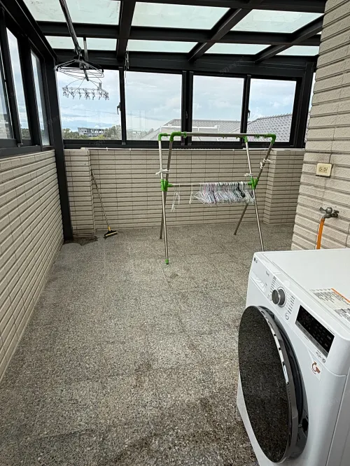 Room for rent NT$ 16 000 - Lane 888, Yongchun South Road - 3 bedrooms