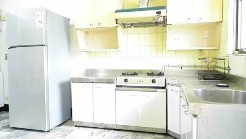 4 bedrooms apartment for rent in Beitou District, Taipei City | NT$ 33 000 | 38 ping slide 1
