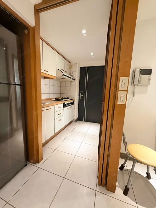 2 bedrooms apartment for rent in Zhongshan District, Taipei City | NT$ 40 000 | 20 ping slide 2