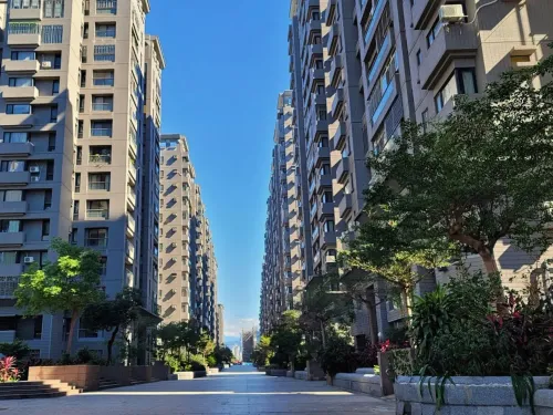 Room for rent TWD 9 500 - Wenhua Road - 3 bedrooms