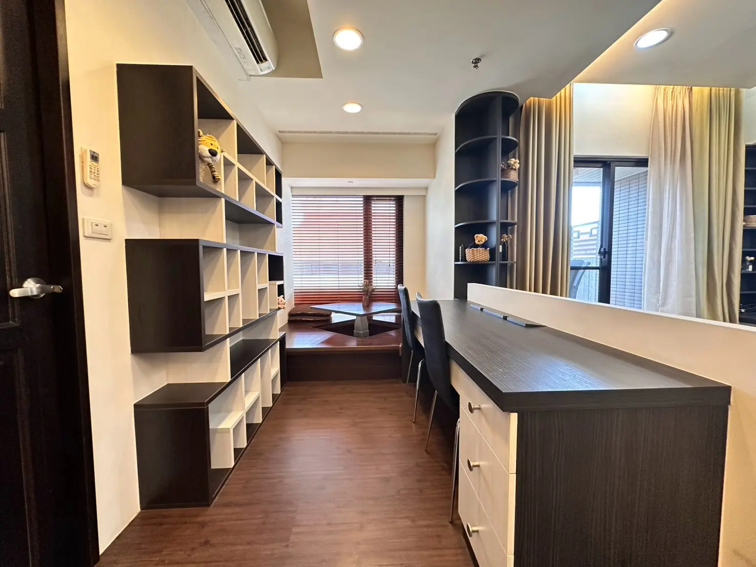 2 bedrooms apartment for rent in Datong District, Taipei City | NT$ 80 000 | 30 ping slide 9