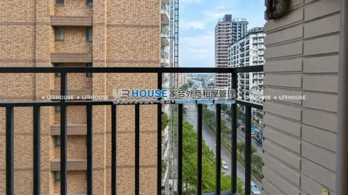 Studio apartment for rent in Shilin District, Taipei City | NT$ 33 000 | 8 ping slide 1