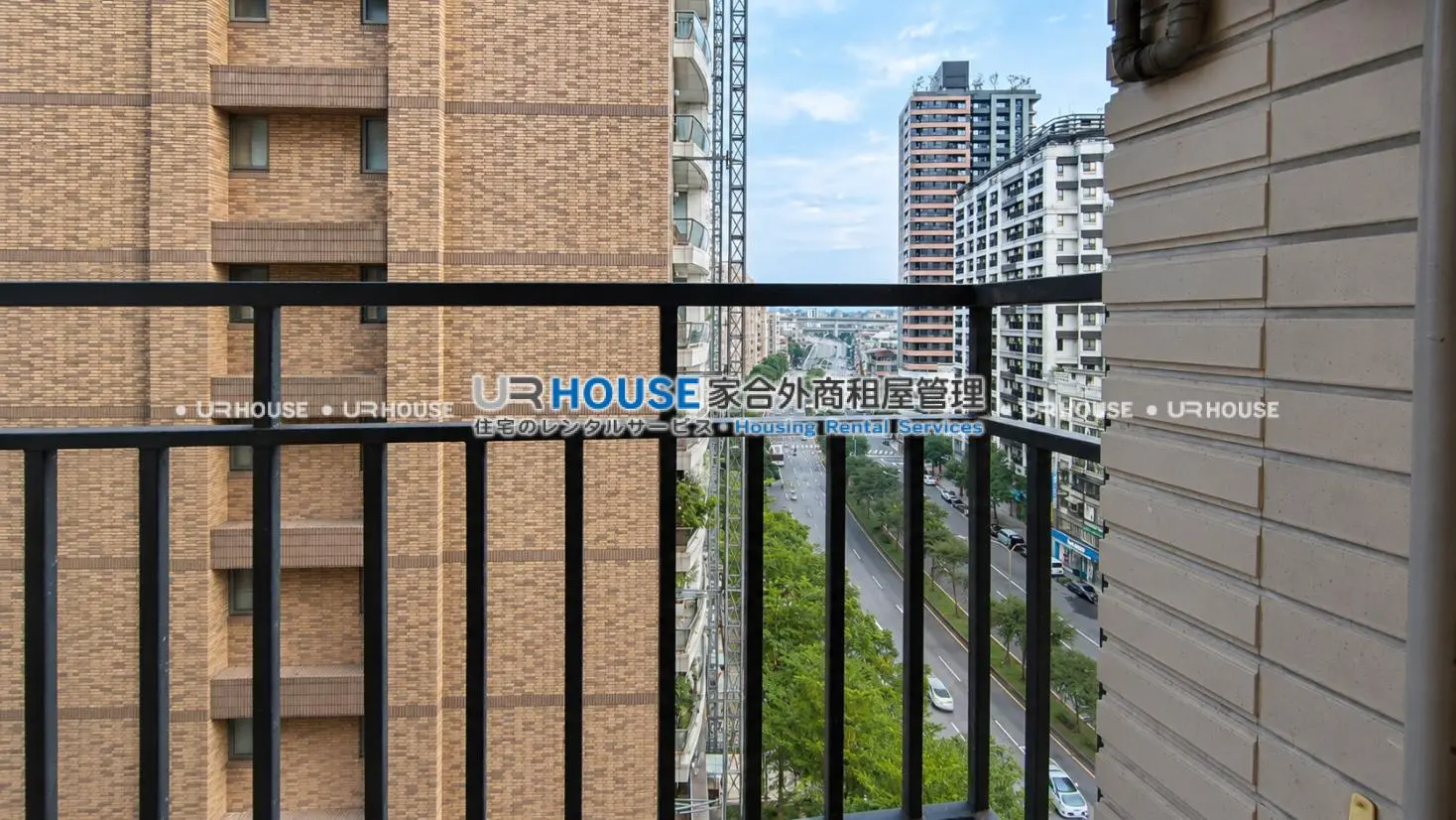 Studio apartment for rent in Shilin District, Taipei City | NT$ 33 000 | 8 ping slide 1