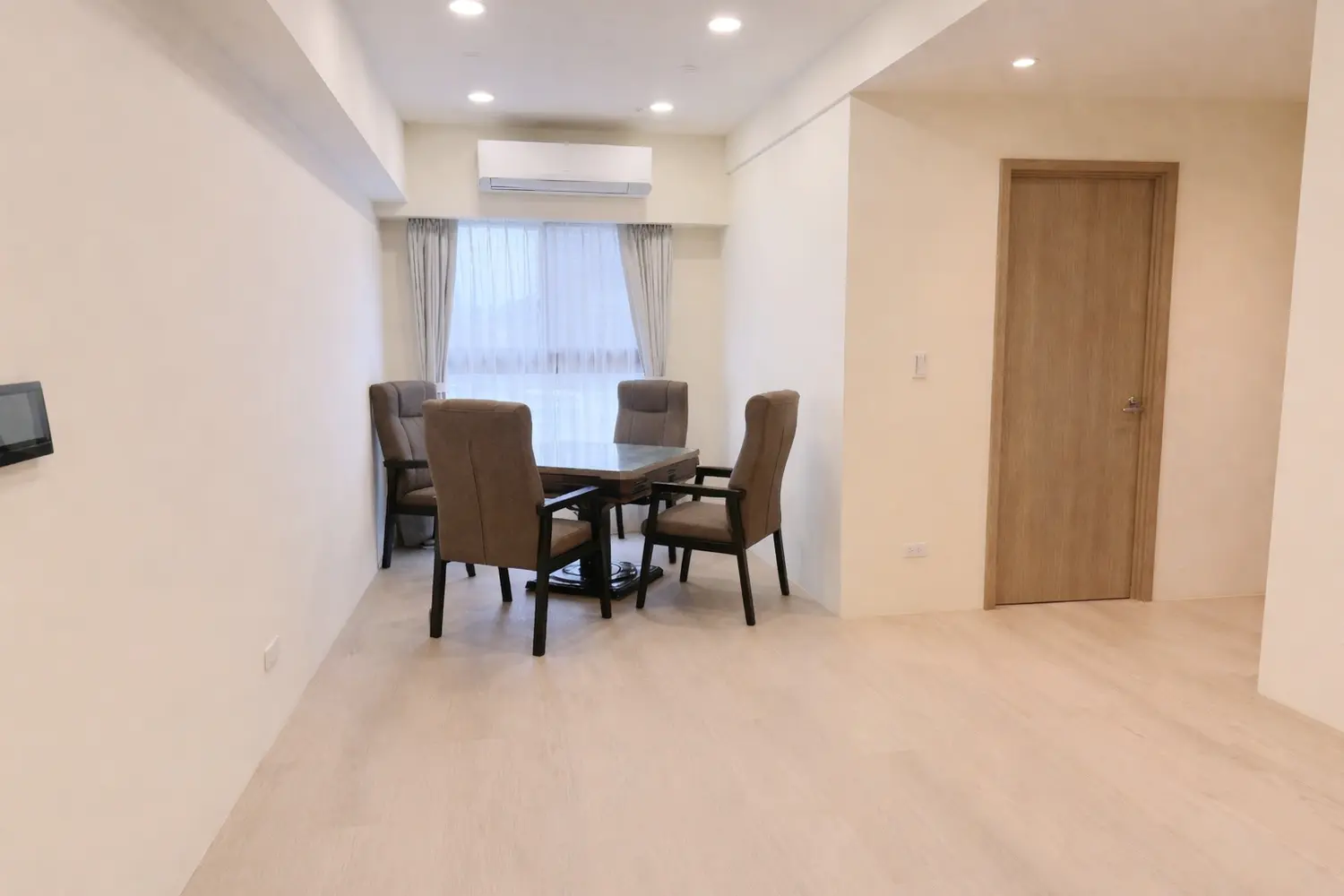 2 bedrooms apartment for rent in Sanchong District, New Taipei City | NT$ 35 800 | 24 ping slide 0