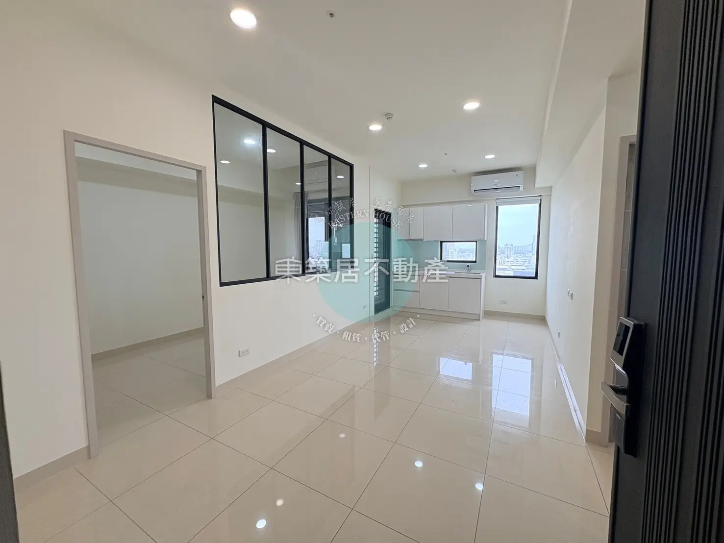3 bedrooms apartment for rent in Anping District, Tainan City | NT$ 28 800 | 19 ping slide 0