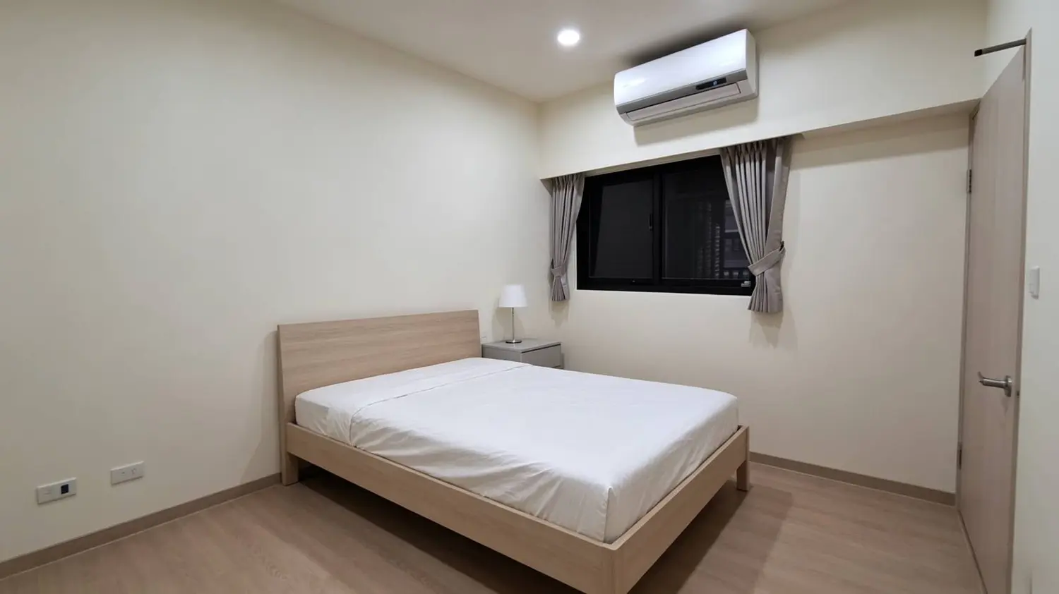 2 bedrooms apartment for rent in Xitun District, Taichung City | NT$ 28 500 | 15 ping slide 0