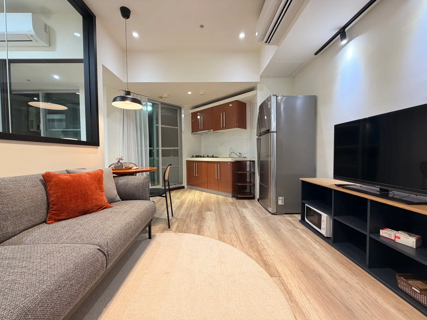 2 bedrooms apartment for rent in Xinyi District, Taipei City | NT$ 54 000 | 18 ping slide 1