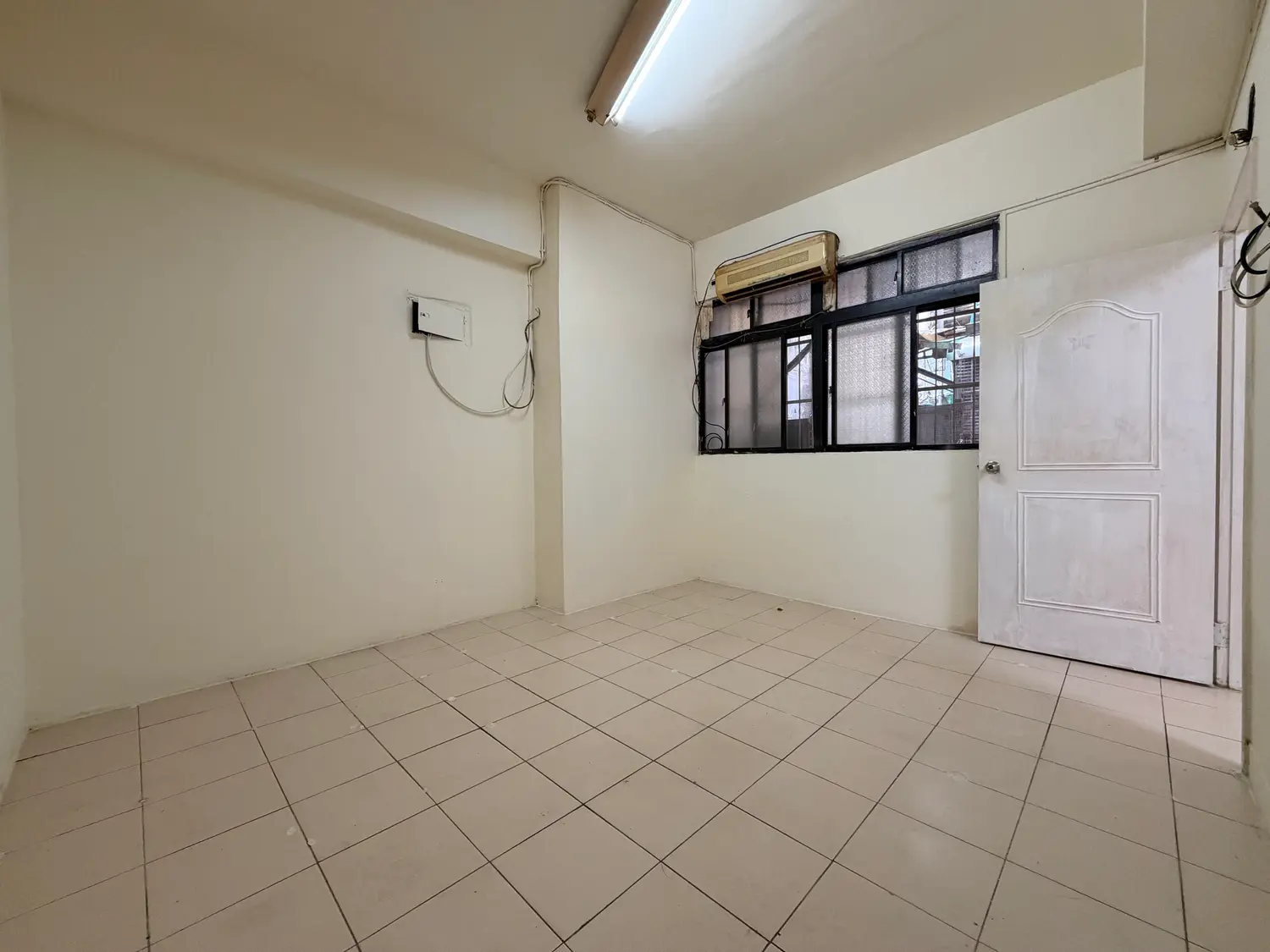 1 room apartment for rent in Wanhua District, Taipei City | NT$ 22 000 | 11 ping slide 1