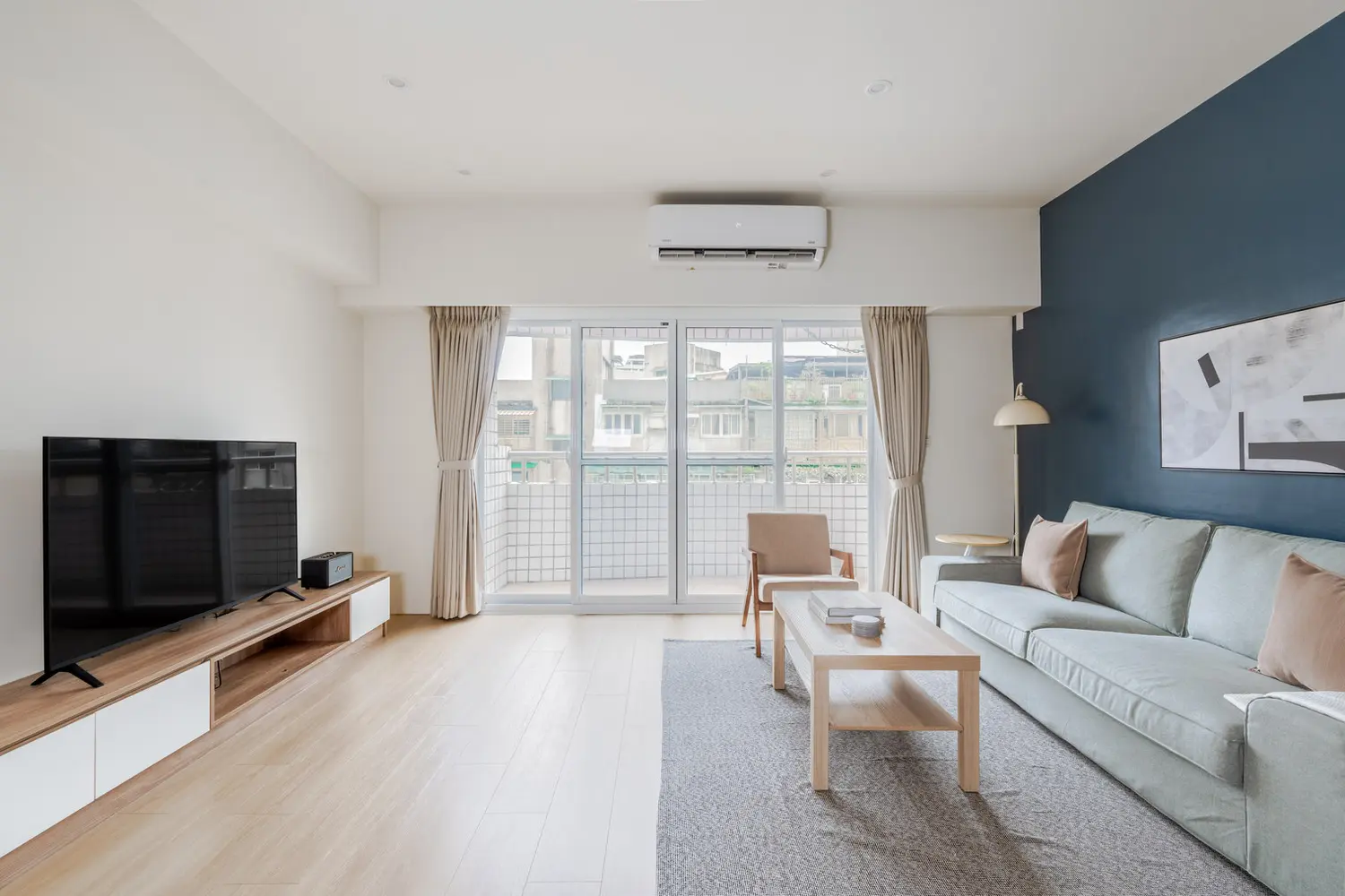 2 bedrooms apartment for rent in Xinyi District, Taipei City | NT$ 126 860 | 29 ping slide 1
