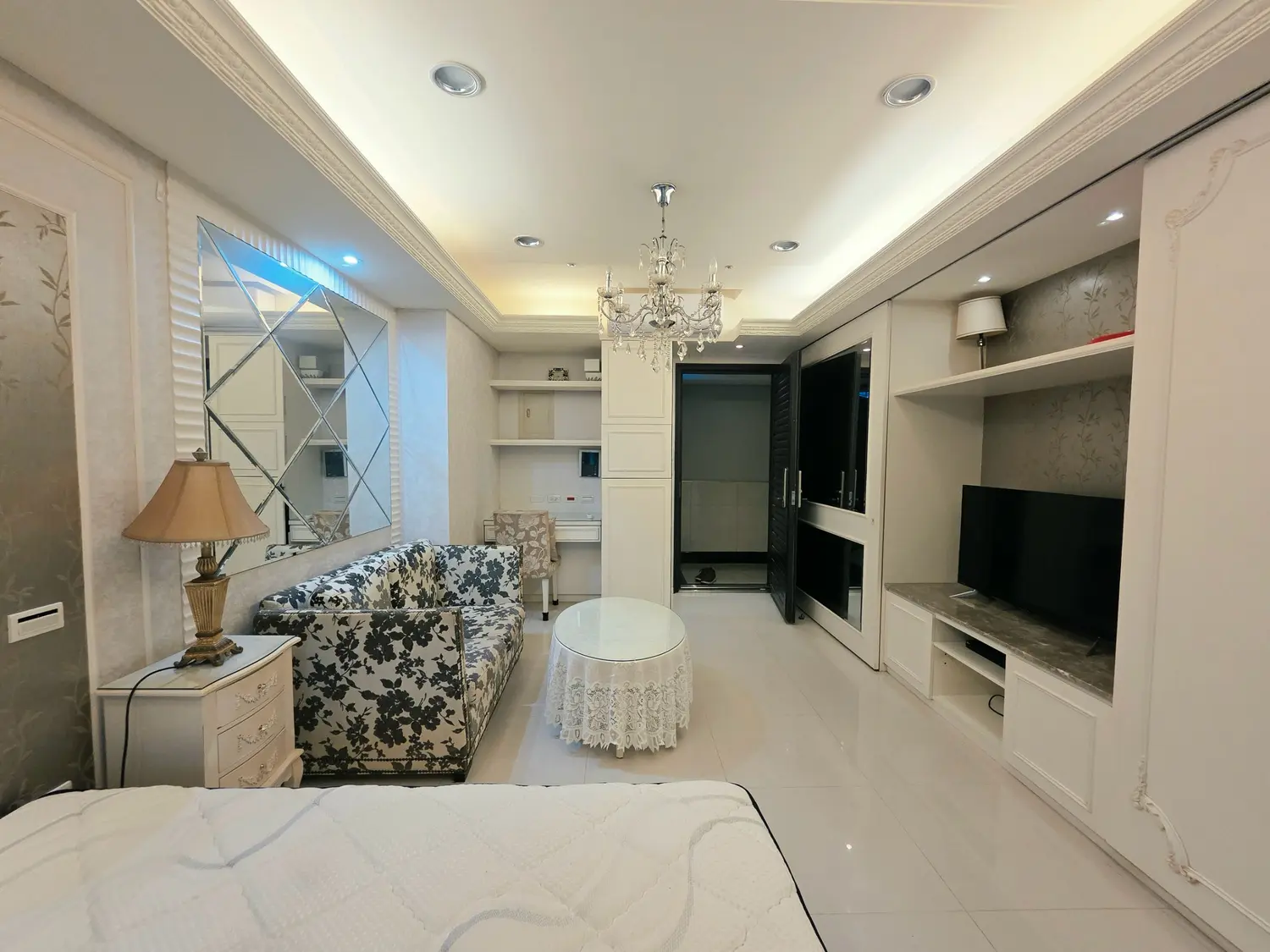 1 room apartment for rent in Xinyi District, Taipei City | NT$ 35 000 | 10 ping slide 1