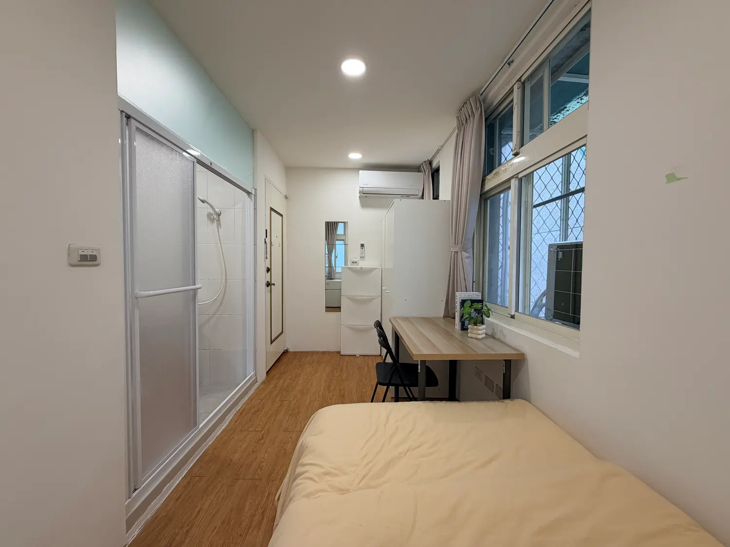 Room for rent in Zhongzheng District, Taipei City | NT$ 13 800 | 3 ping slide 1