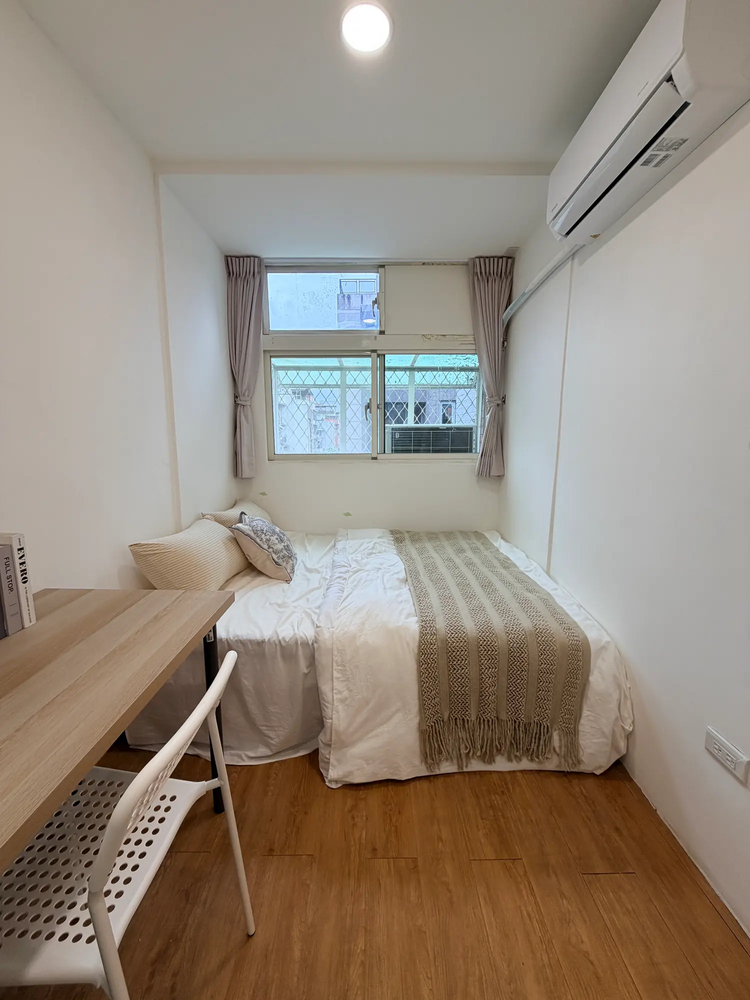 Room for rent in Zhongzheng District, Taipei City | NT$ 15 800 | 4 ping slide 1