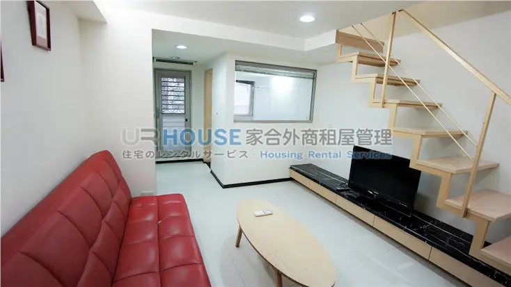 Studio apartment for rent in Xinyi District, Taipei City | NT$ 33 000 | 7 ping slide 1