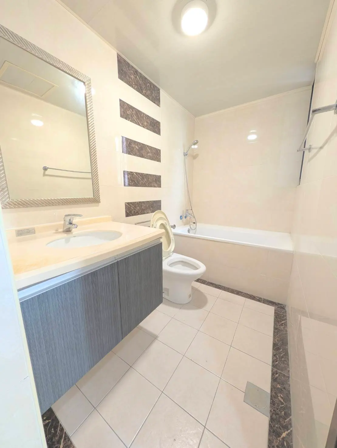 3 bedrooms apartment for rent in Nanzih District, Kaohsiung City | NT$ 28 000 | 21 ping slide 14