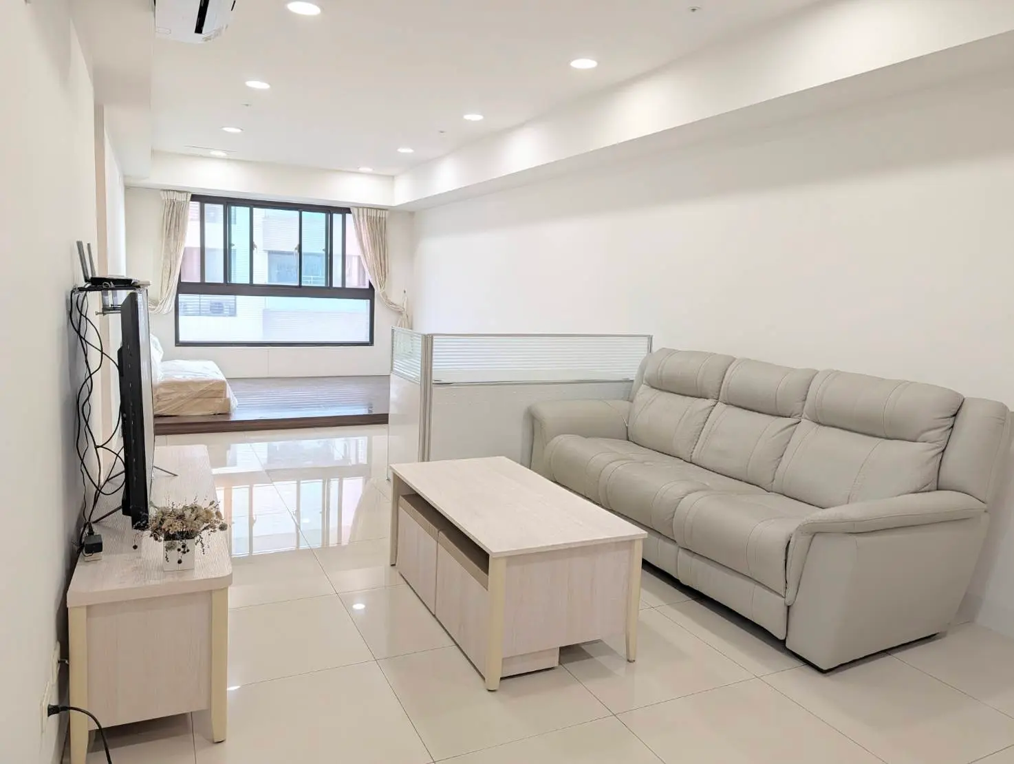 3 bedrooms apartment for rent in Nanzih District, Kaohsiung City | NT$ 28 000 | 21 ping slide 0