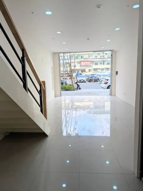 Shop / Retail for rent in Lingya District, Kaohsiung City | NT$ 31 000 | 12 ping slide 2