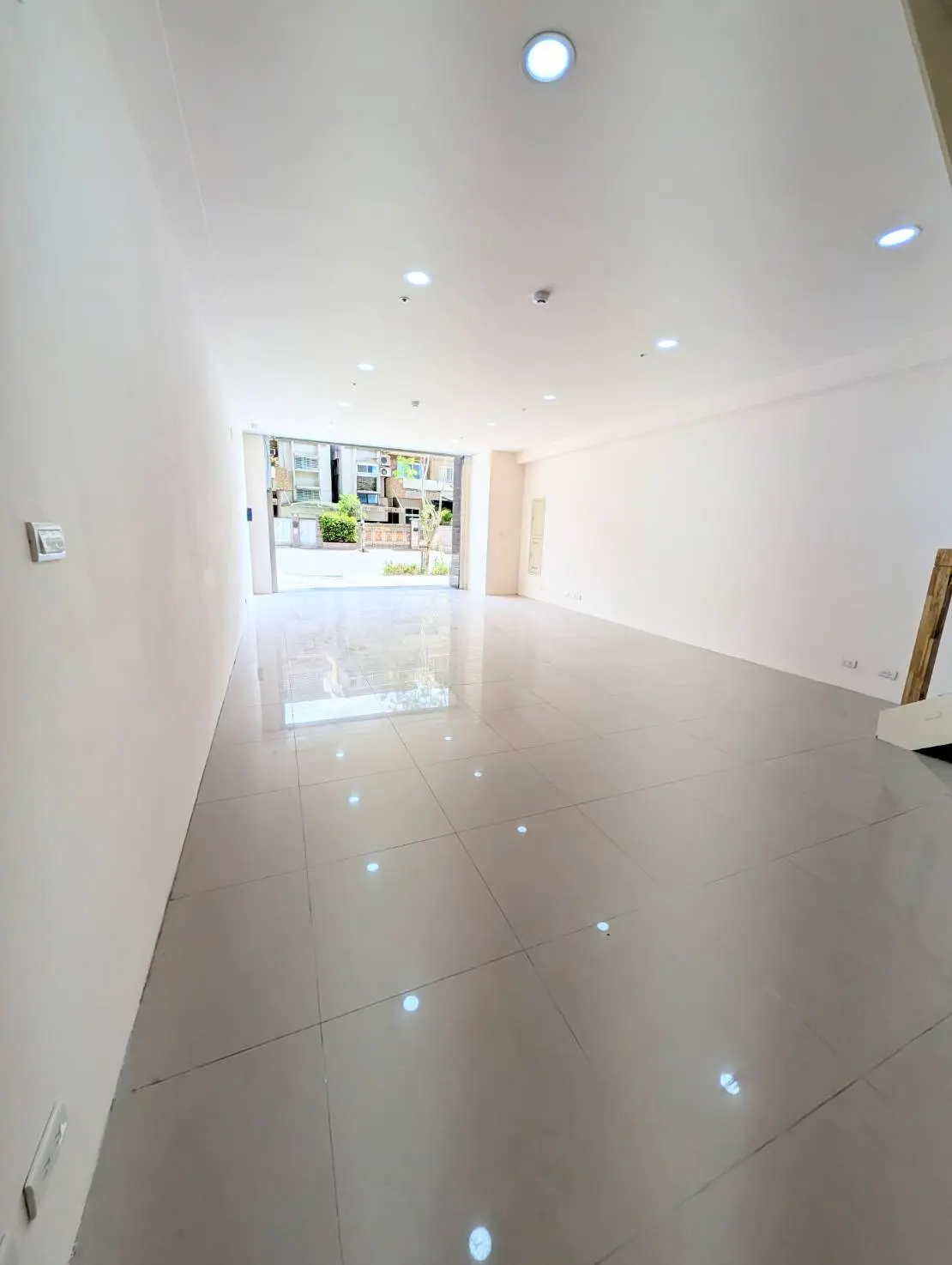 Shop / Retail for rent in Lingya District, Kaohsiung City | NT$ 42 000 | 35 ping slide 2