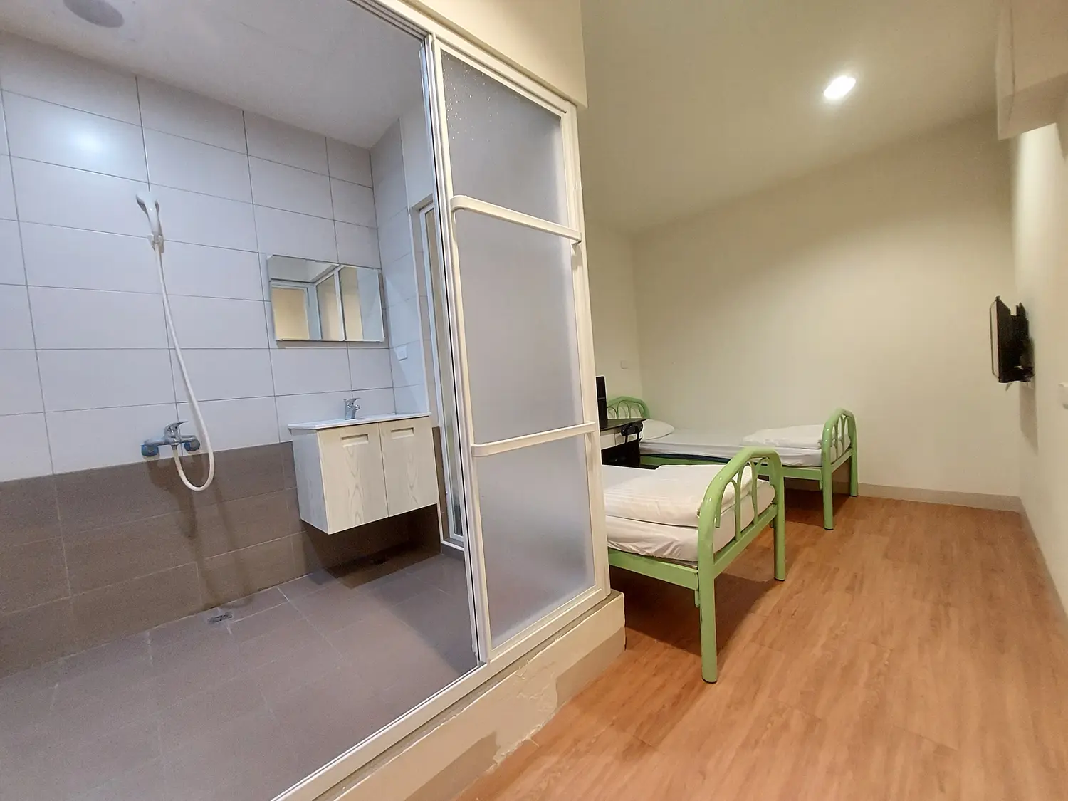 Studio apartment for rent TWD 8 000 - 7 ping - Sinsing District, Kaohsiung City slide 0