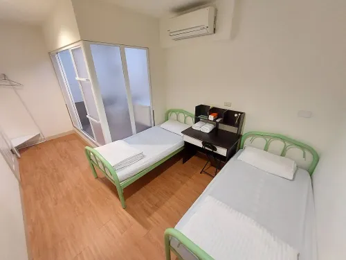 Studio apartment for rent TWD 8 000 - 7 ping - Sinsing District, Kaohsiung City slide 1