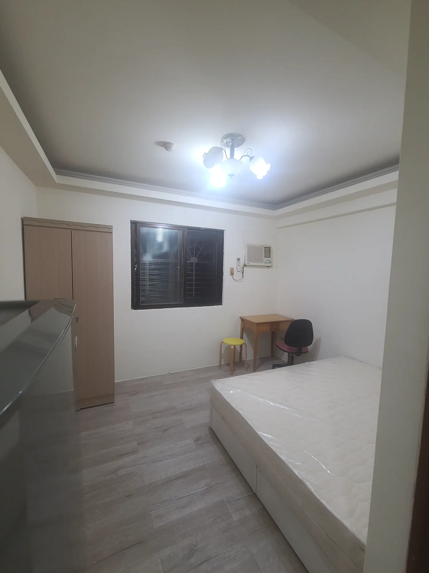 分租套房、雅房 出租 TWD 8 000 - 10 坪 - 西屯區,台中市 slide 1