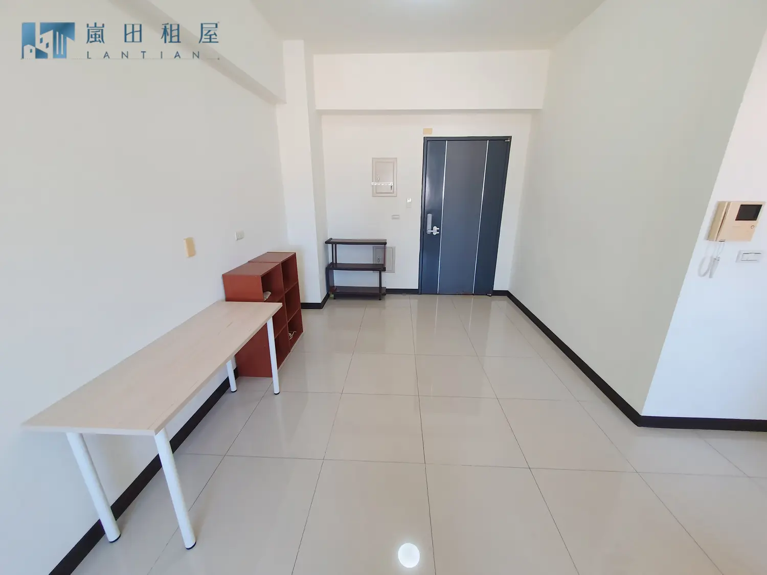 2 bedrooms apartment for rent TWD 18 500 - 19 ping - Longjing District,Taichung City slide 0
