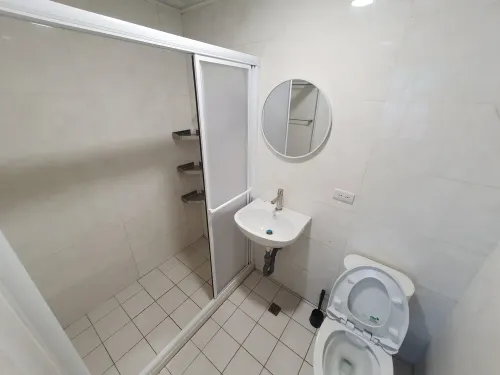 分租套房、雅房 出租 TWD 8 800 - 台灣大道三段729巷 - 5 房