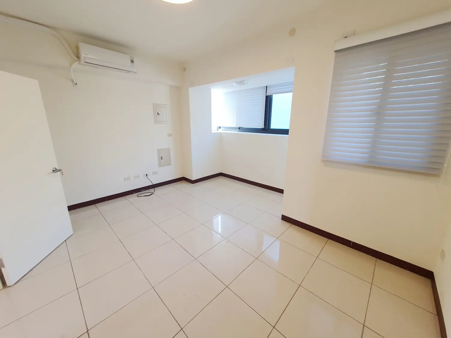 6 房 透天厝 出租 TWD 45 000 - 42 坪 - 北屯區, 台中市 slide 2