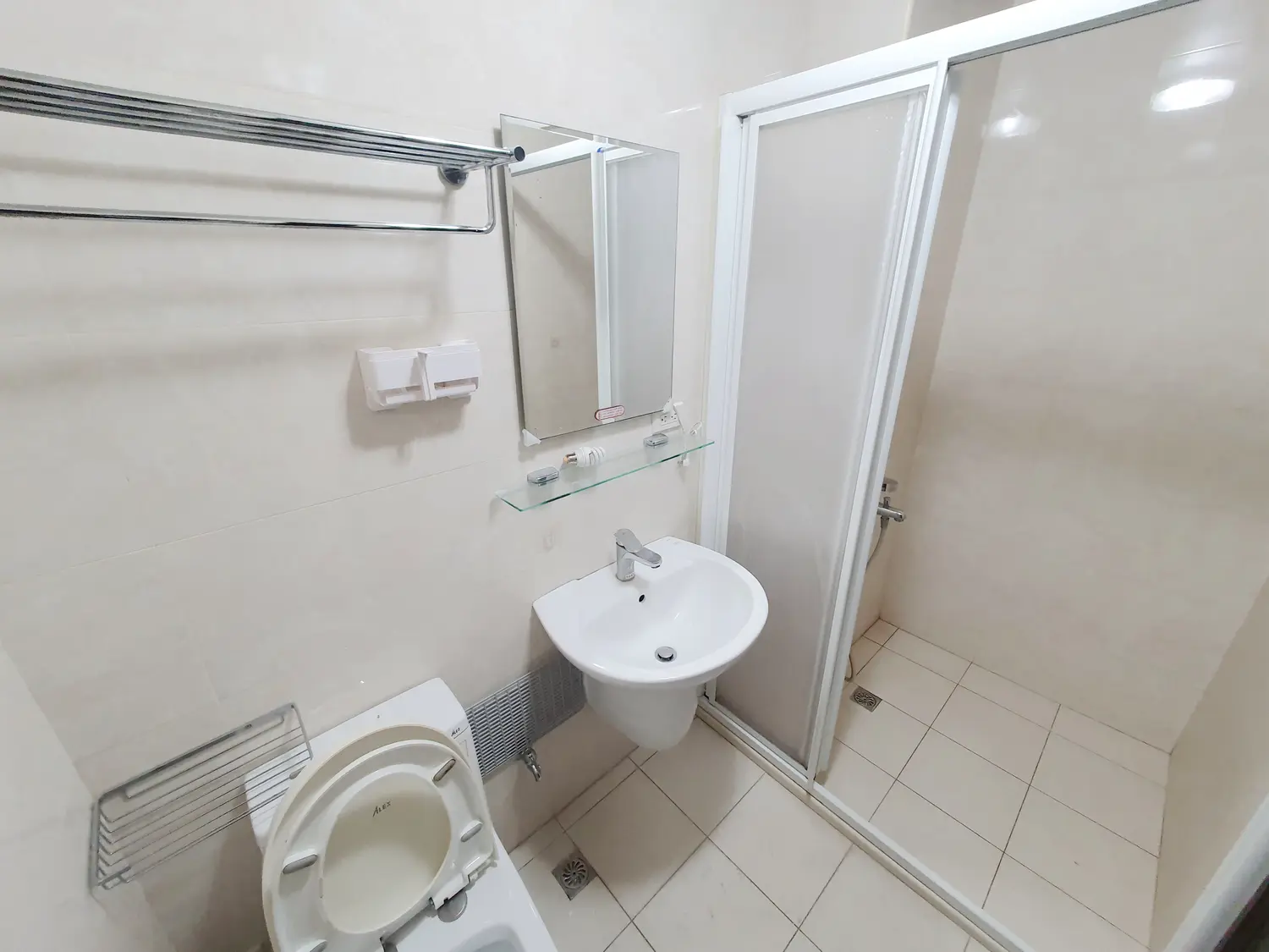 6 房 透天厝 出租 TWD 45 000 - 42 坪 - 北屯區, 台中市 slide 9