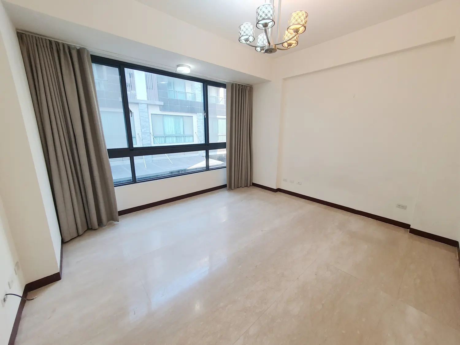 6 房 透天厝 出租 TWD 45 000 - 42 坪 - 北屯區, 台中市 slide 1