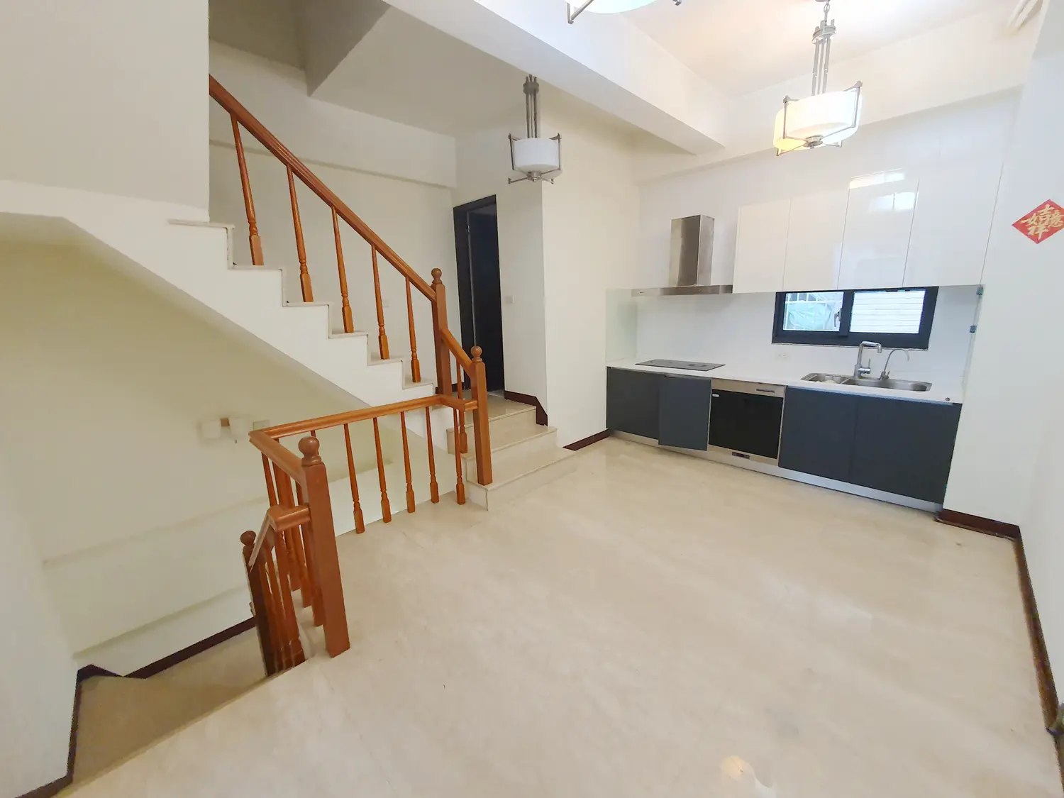 6 房 透天厝 出租 TWD 45 000 - 42 坪 - 北屯區, 台中市 slide 0