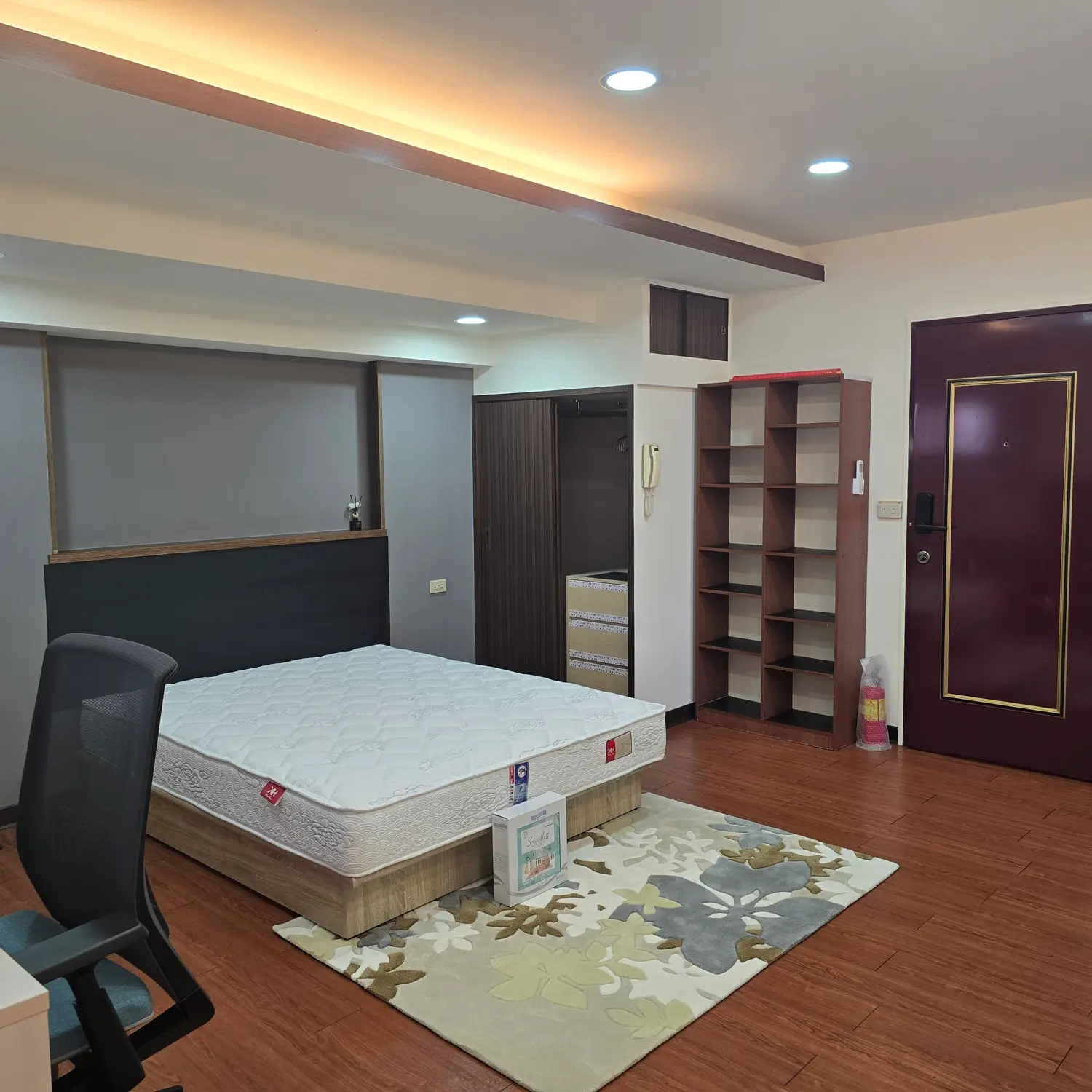 Room for rent in Songshan District, Taipei City | TWD 23 800 | 14 ping slide 0