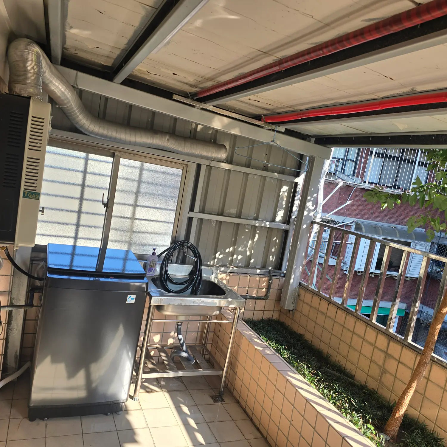 Room for rent in Songshan District, Taipei City | TWD 23 800 | 14 ping slide 6