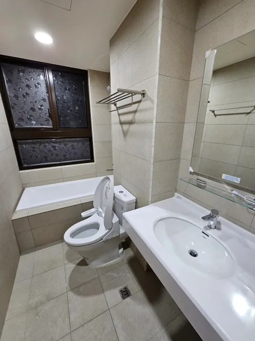 3 bedrooms apartment for rent in Wuqi District, Taichung City | TWD 25 000 | 24 ping slide 1