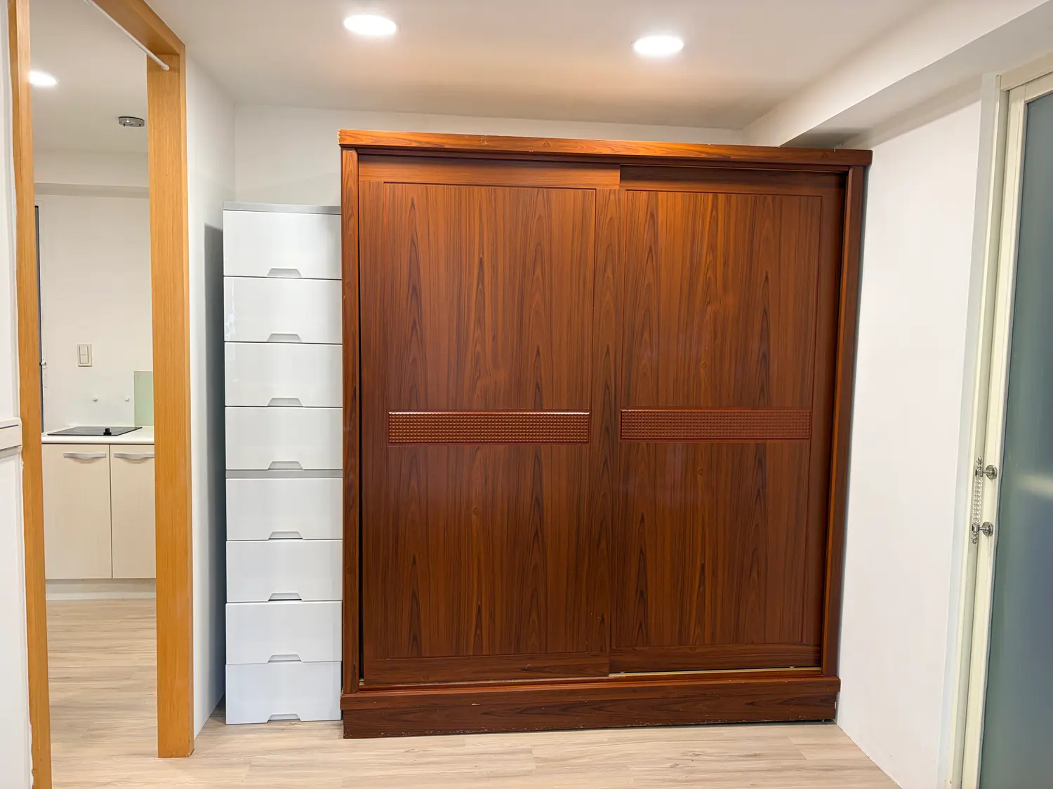 1 room apartment for rent in Zhongshan District, Taipei City | NT$ 30 800 | 8 ping slide 6