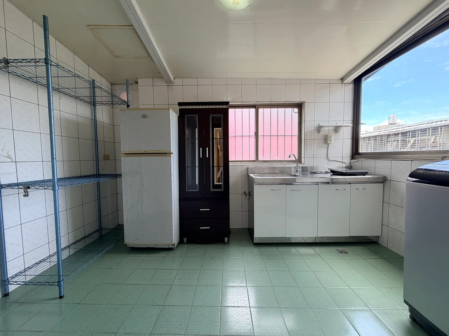2 bedrooms apartment for rent in Zhongshan District, Taipei City | NT$ 27 800 | 27 ping slide 9
