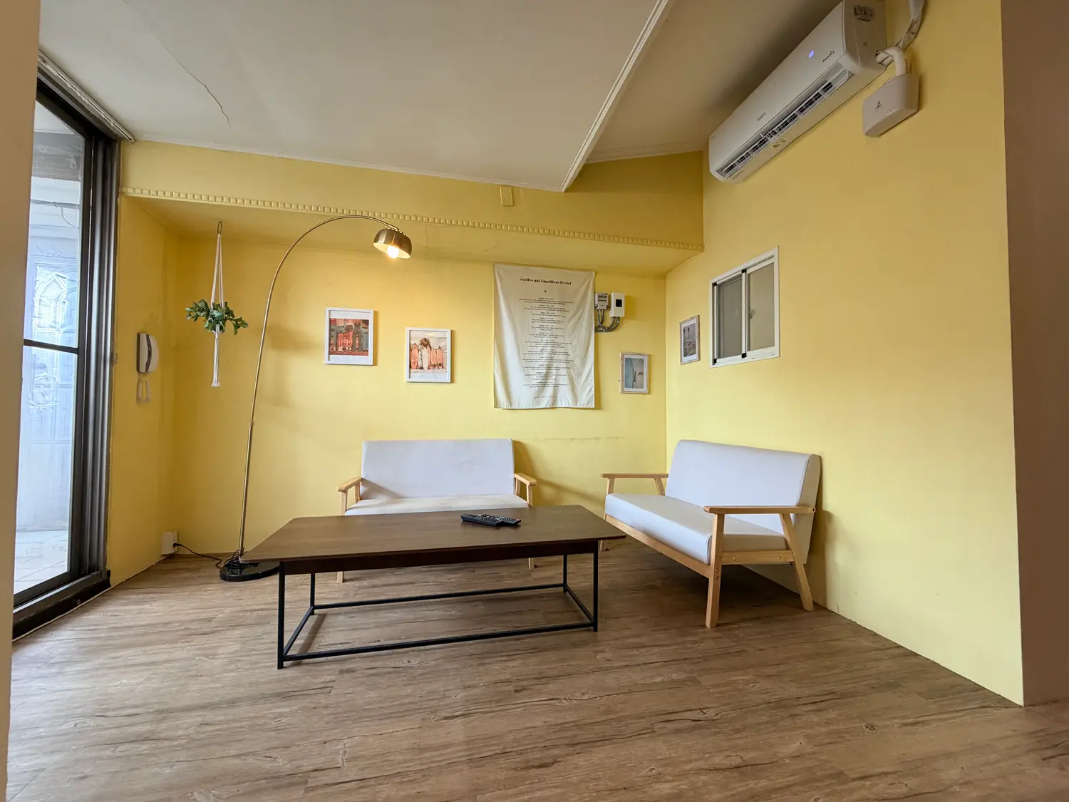 2 bedrooms apartment for rent in Zhongshan District, Taipei City | NT$ 27 800 | 27 ping slide 1