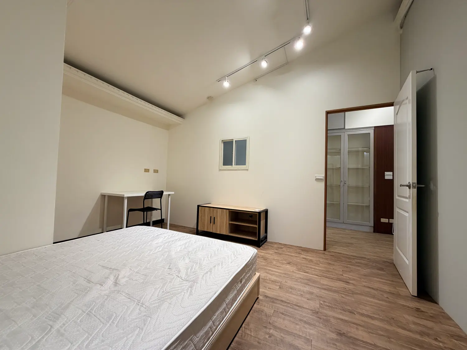 2 bedrooms apartment for rent in Zhongshan District, Taipei City | NT$ 27 800 | 27 ping slide 7