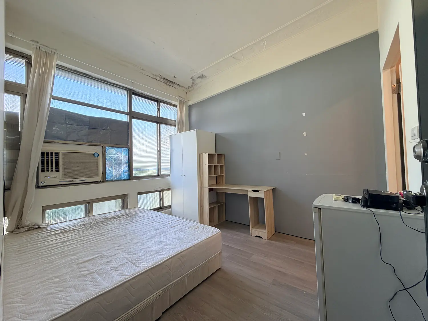 Room for rent in Taipei City, Zhongshan District | NT$ 15 900 | 4 ping slide 1