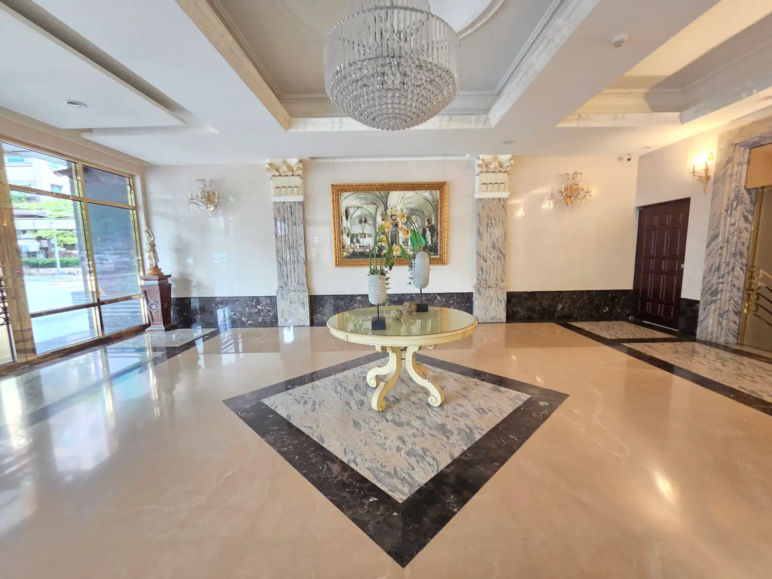 1 room apartment for rent in Daan District, Taipei City | NT$ 33 000 | 13 ping slide 1