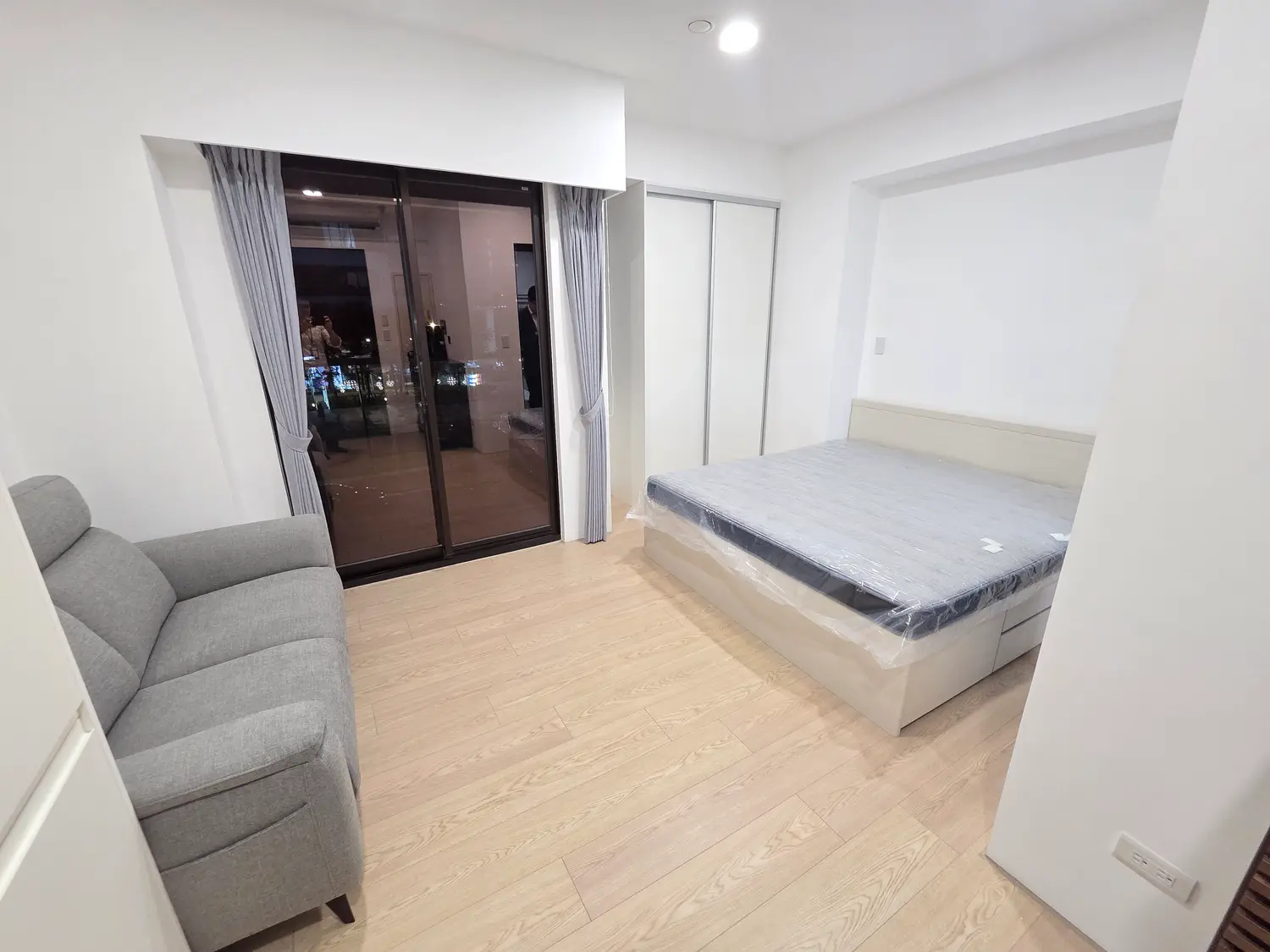 1 room apartment for rent in Zhongshan District, Taipei City | NT$ 43 000 | 7 ping slide 1