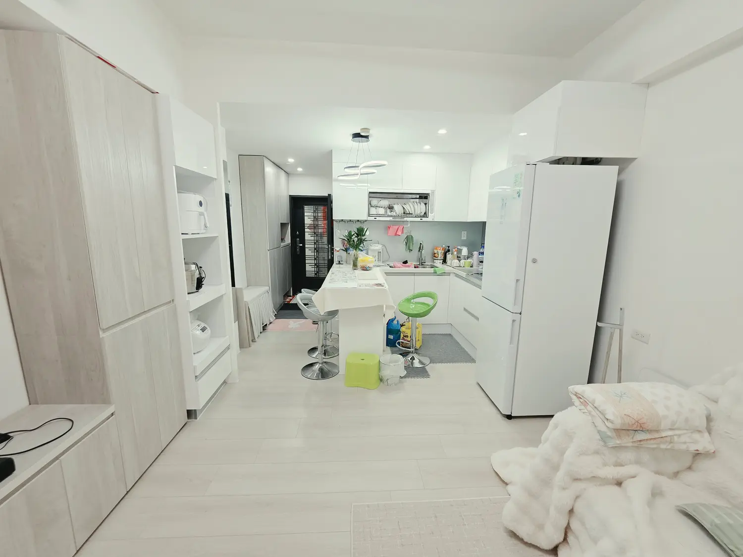 1 room apartment for rent in Zhongshan District, Taipei City | NT$ 40 000 | 12 ping slide 1